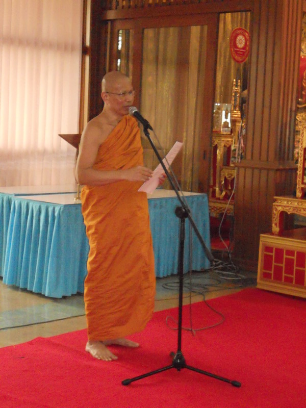 ตรวจข้อสอบธรรมชั้นเอก ปี พ.ศ. ๒๕๕๓ ณ วัดสามพระยา