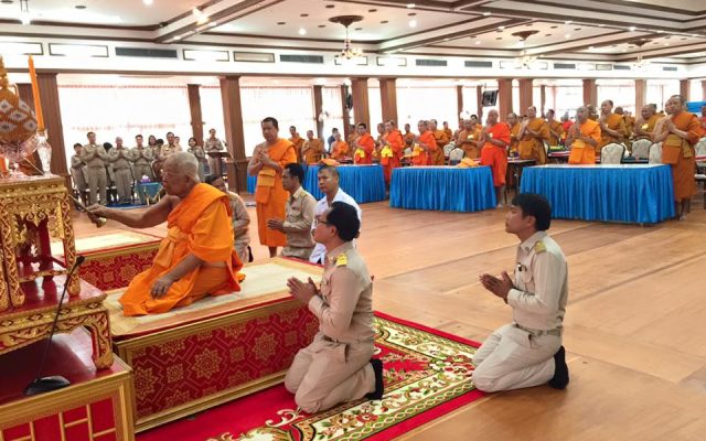 พิธีมอบโล่ประกาศเกียรติคุณ สำนักเรียนพระปริยัติธรรม แผนกธรรมดีเด่น ปีการศึกษา 2557